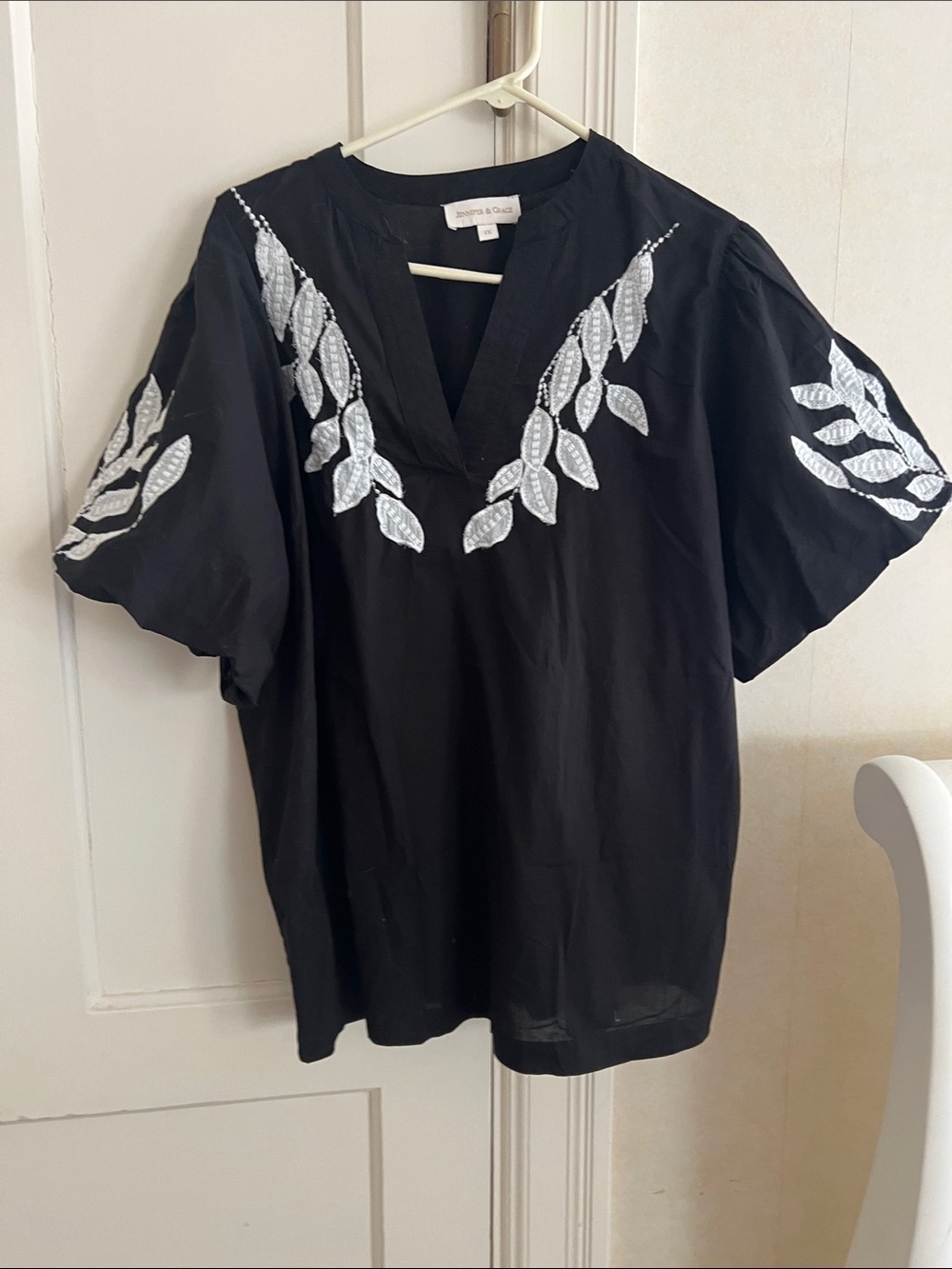 NWOT Jennifer and Grace Black Embroidered Tunic with White Leaf Detail